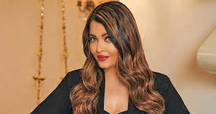 Aishwarya Rai Bachchan, the reigning queen of Bollywood, showcased her stunning petite figure in a neckline bodycon dress.