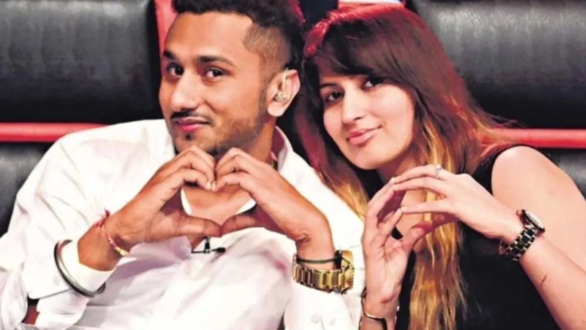 It has been reported that there has been a breakdown in the marriage between Honey Singh and his wife Shalini after 12 years. Recently, their divorce has been approved.